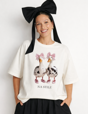 Футболка с принтом "Подружки", молочный